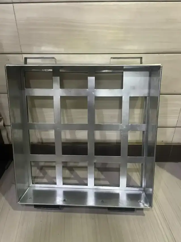 Rectangular perforated test sieve frame for coarse aggregate testing