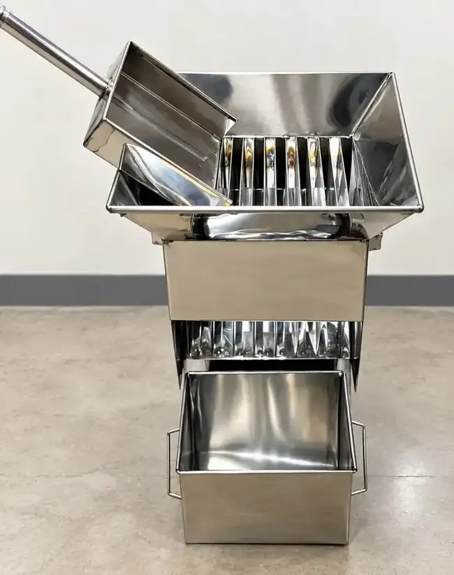 Stainless steel riffle sample divider for aggregate sampling